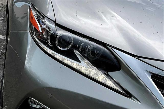 Photo of 2017 Atomic Silver Lexus ES 350