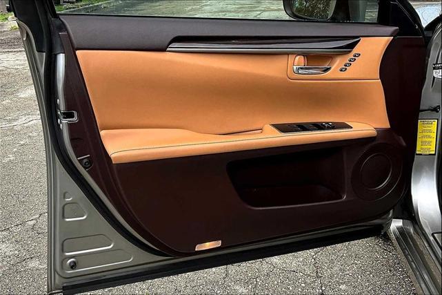 Photo of 2017 Atomic Silver Lexus ES 350