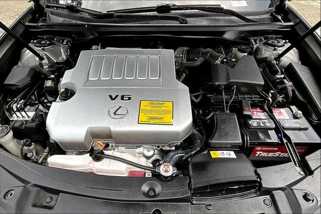 Photo of 2017 Atomic Silver Lexus ES 350