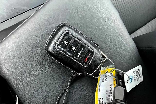 Photo of 2017 Atomic Silver Lexus ES 350