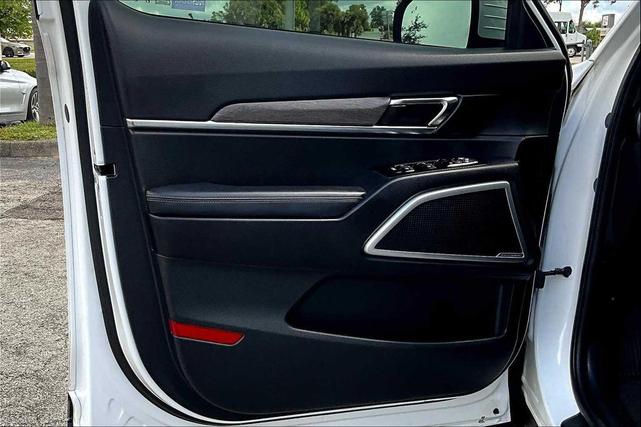 Photo of 2021 Snow White Pearl Kia Telluride