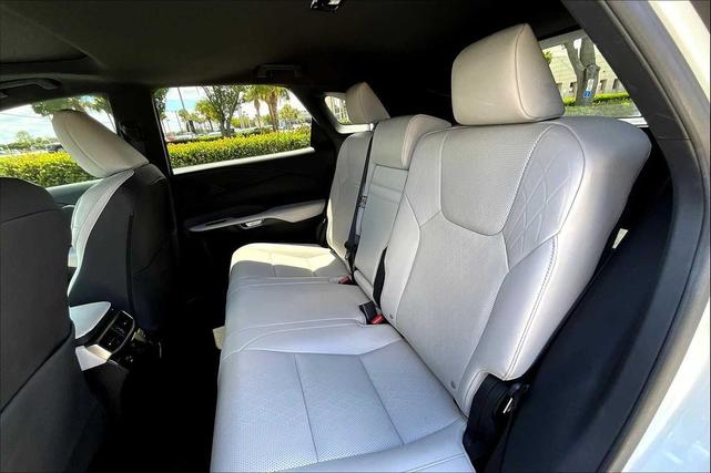 Photo of 2023 Eminent White Pearl Lexus RX 350