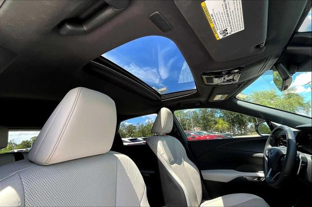 Photo of 2023 Eminent White Pearl Lexus RX 350
