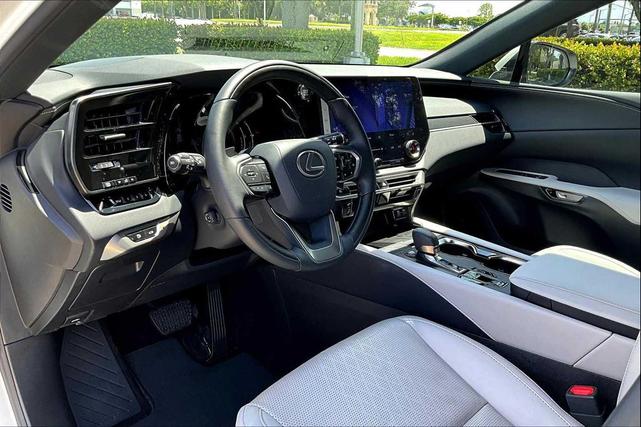 Photo of 2023 Eminent White Pearl Lexus RX 350