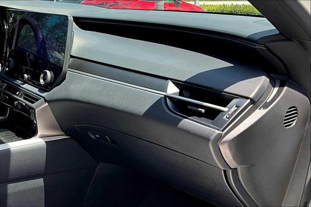 Photo of 2023 Eminent White Pearl Lexus RX 350