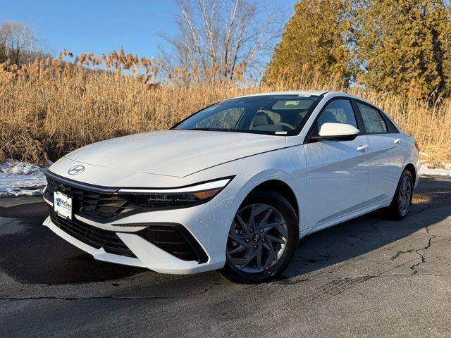Photo of 2025 White Hyundai ELANTRA HEV