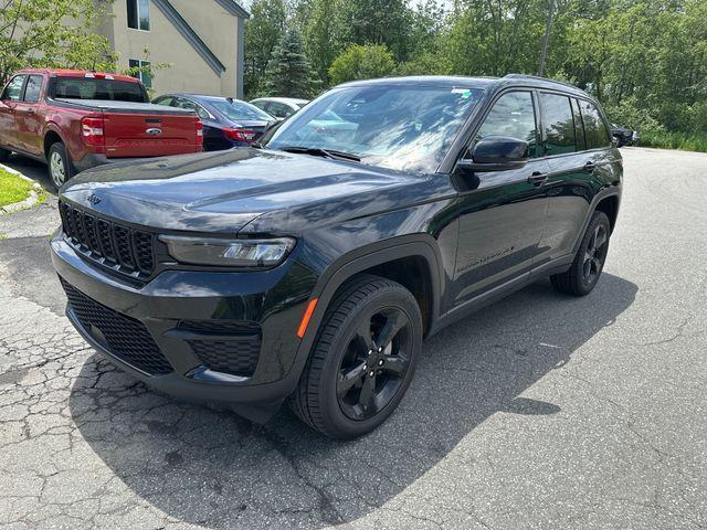 Photo of 2023 Diamond Black Jeep Grand Cherokee