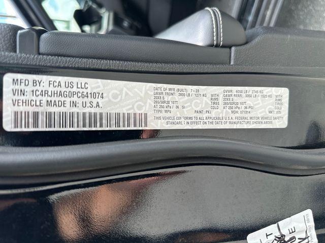 Photo of 2023 Diamond Black Jeep Grand Cherokee