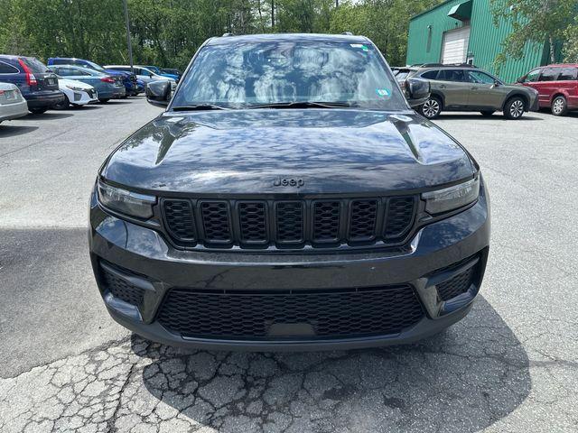 Photo of 2023 Diamond Black Jeep Grand Cherokee