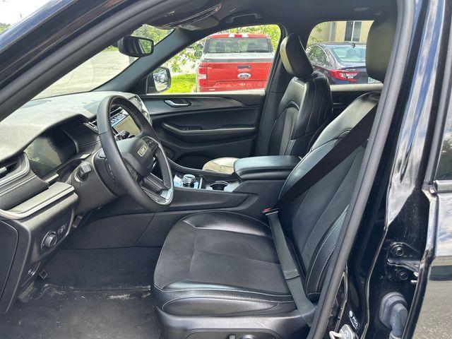 Photo of 2023 Diamond Black Jeep Grand Cherokee