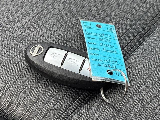 Photo of 2022 Glacier White Nissan Rogue