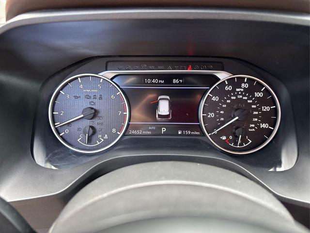 Photo of 2022 Glacier White Nissan Rogue