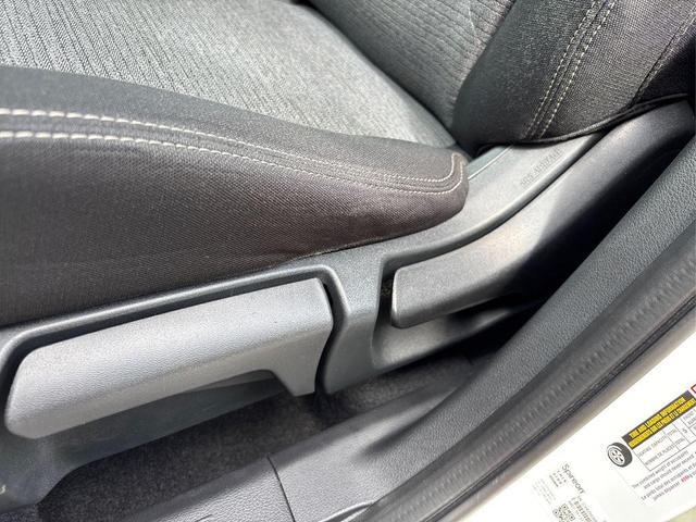Photo of 2022 Glacier White Nissan Rogue