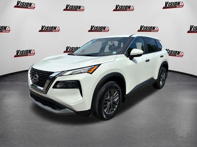 Photo of 2022 Glacier White Nissan Rogue