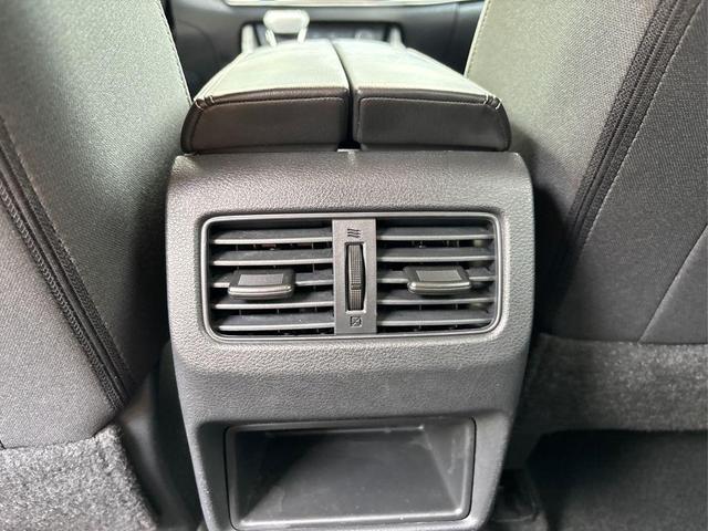 Photo of 2022 Glacier White Nissan Rogue