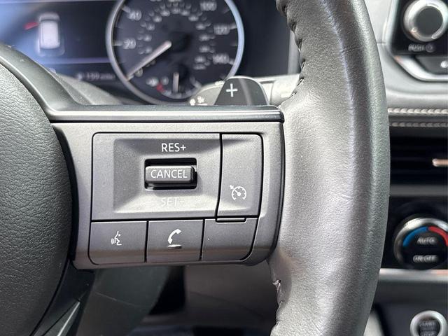 Photo of 2022 Glacier White Nissan Rogue
