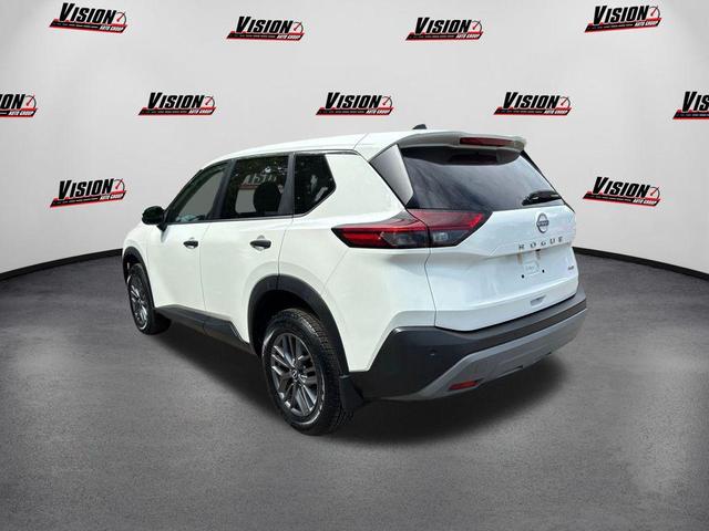 Photo of 2022 Glacier White Nissan Rogue