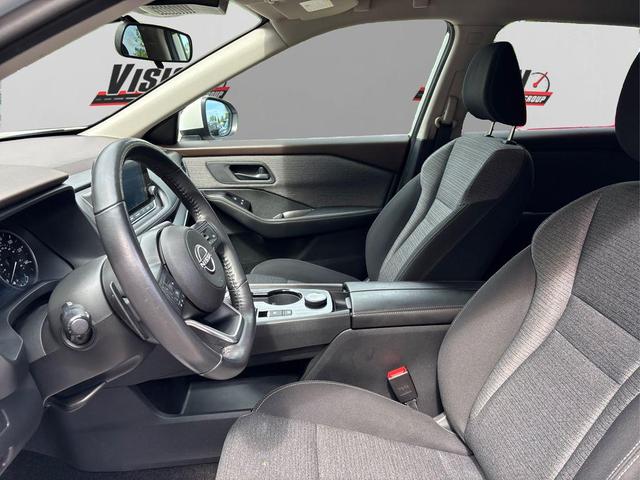 Photo of 2022 Glacier White Nissan Rogue