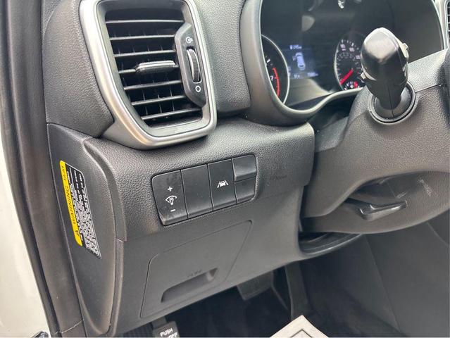Photo of 2022 Snow White Pearl Kia Sportage