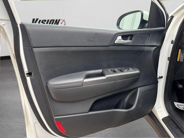 Photo of 2022 Snow White Pearl Kia Sportage