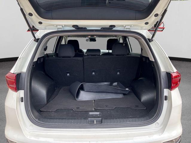 Photo of 2022 Snow White Pearl Kia Sportage
