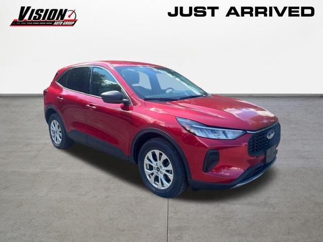 Photo of 2023 Rapid Red Metallic Tinted Clearcoat Ford Escape