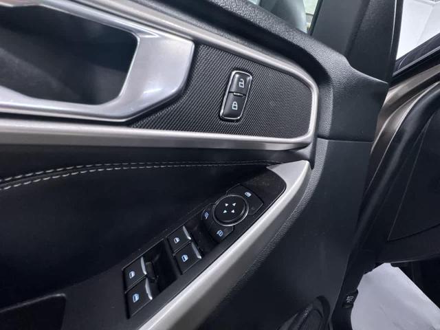 Photo of 2021 Gray Ford Explorer