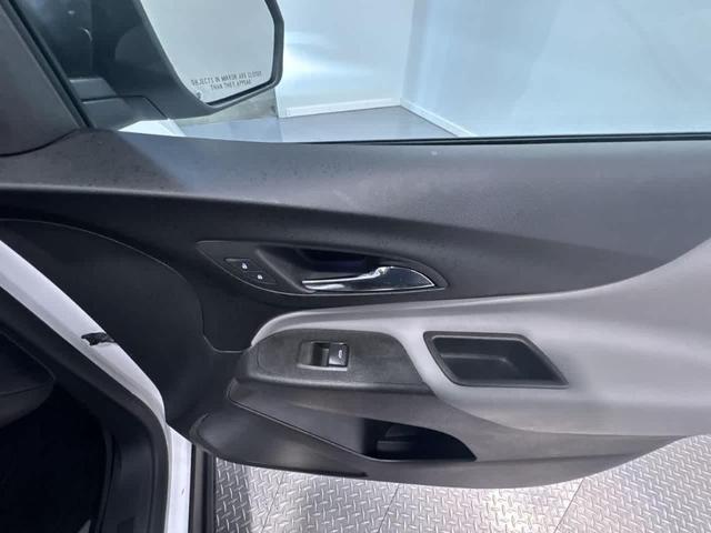 Photo of 2024 Summit White Chevrolet Equinox