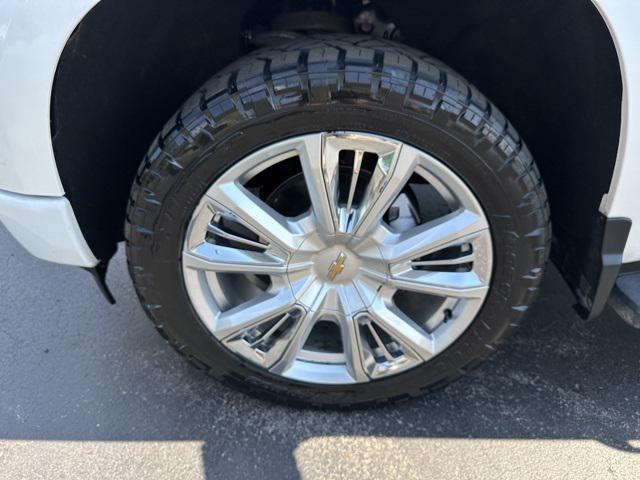 Photo of 2023 Iridescent Pearl Tricoat Chevrolet Silverado 1500