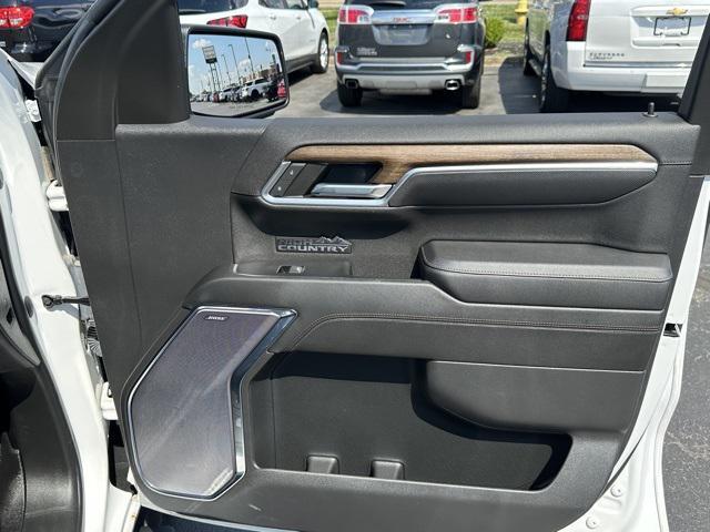 Photo of 2023 Iridescent Pearl Tricoat Chevrolet Silverado 1500