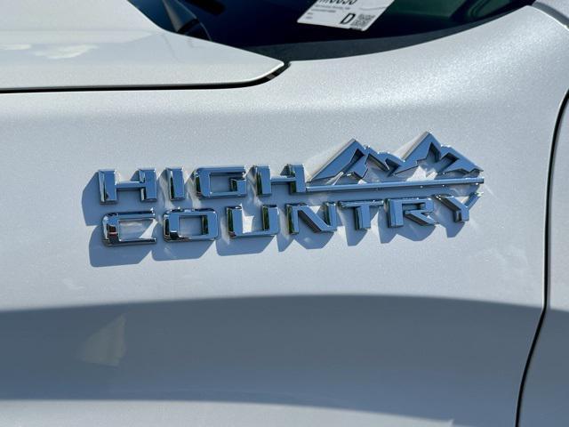 Photo of 2023 Iridescent Pearl Tricoat Chevrolet Silverado 1500