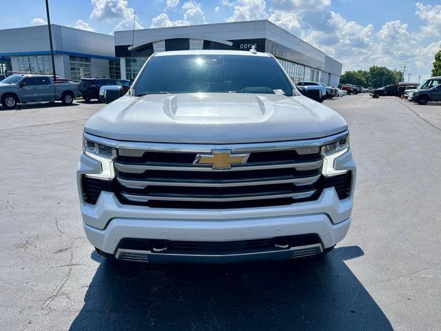 Photo of 2023 Iridescent Pearl Tricoat Chevrolet Silverado 1500