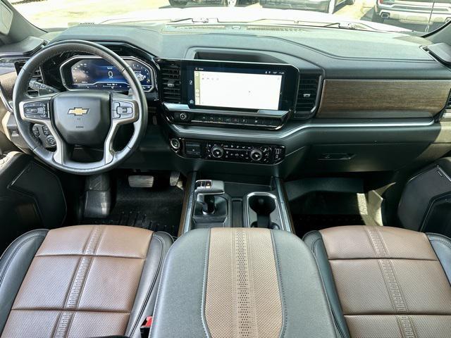 Photo of 2023 Iridescent Pearl Tricoat Chevrolet Silverado 1500