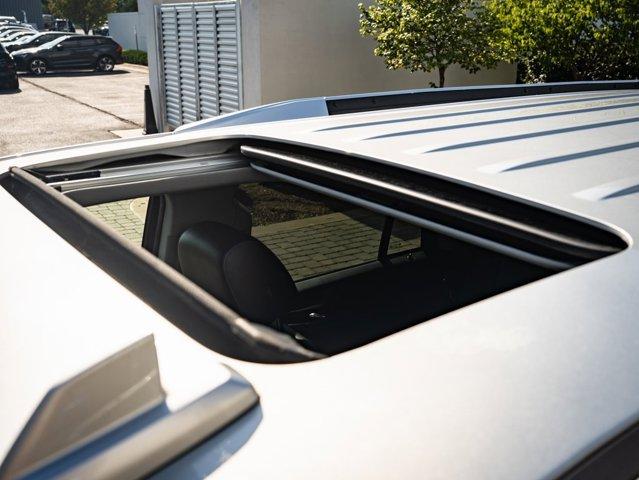 Photo of 2018 Radiant Silver Metallic Cadillac Escalade