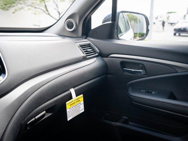 Photo of 2023 Platinum White Pearl Honda Ridgeline