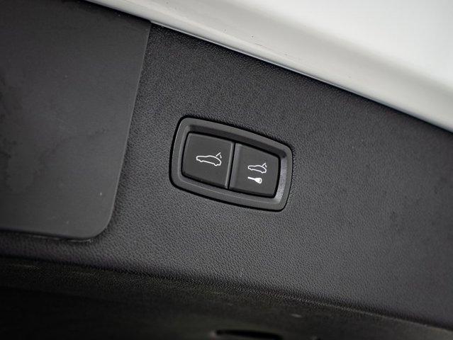 Photo of 2021 White Porsche Cayenne