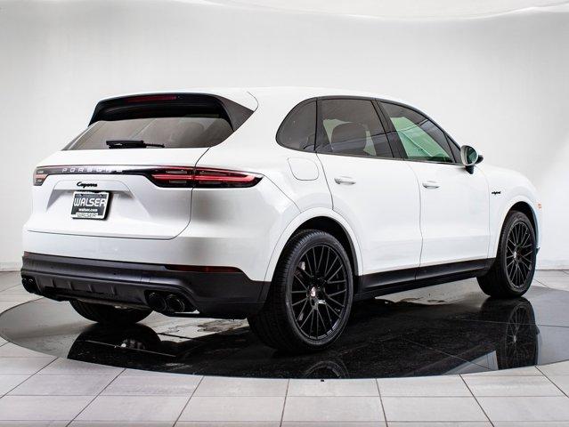 Photo of 2021 White Porsche Cayenne