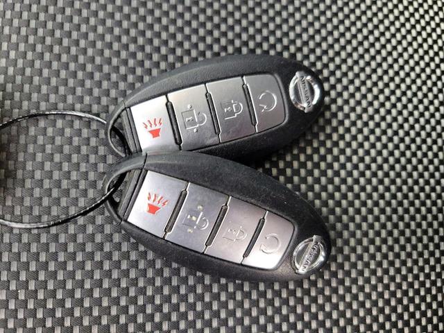 Photo of 2017 Silver Nissan Pathfinder