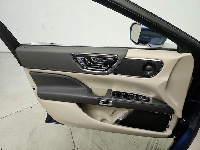 Photo of 2020 Blue Lincoln Continental