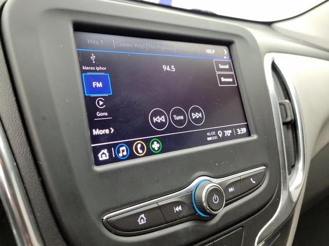 Photo of 2022 White Chevrolet Equinox