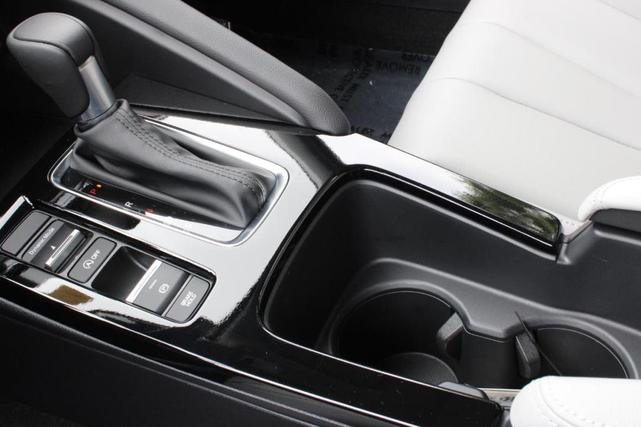 Photo of 2025 White Acura Integra