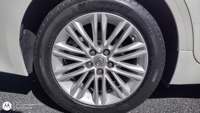 Photo of 2016 Eminent White Pearl Lexus ES 350