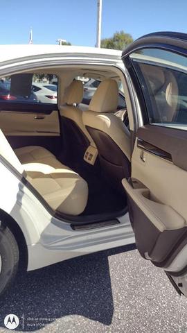 Photo of 2016 Eminent White Pearl Lexus ES 350
