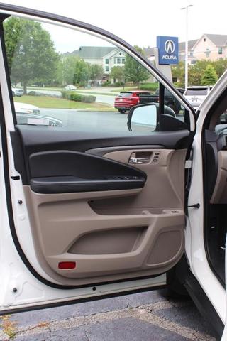 Photo of 2019 White Diamond Pearl Honda Pilot