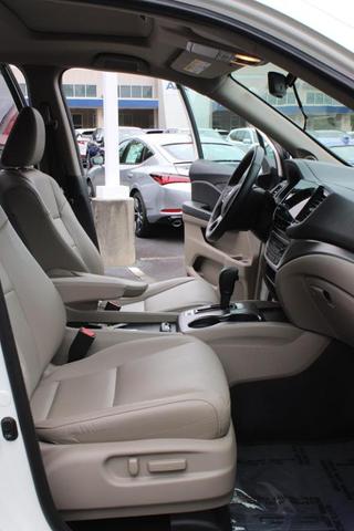 Photo of 2019 White Diamond Pearl Honda Pilot