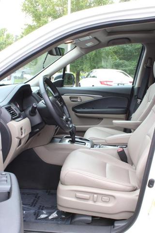 Photo of 2019 White Diamond Pearl Honda Pilot