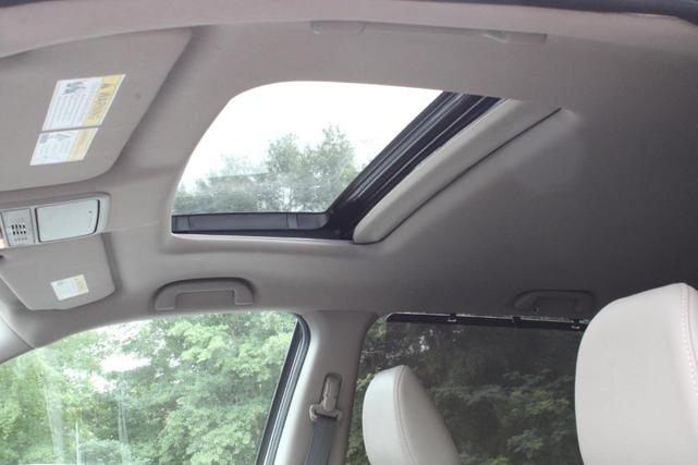 Photo of 2019 White Diamond Pearl Honda Pilot