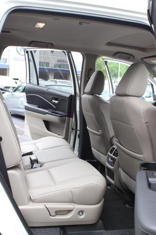 Photo of 2019 White Diamond Pearl Honda Pilot