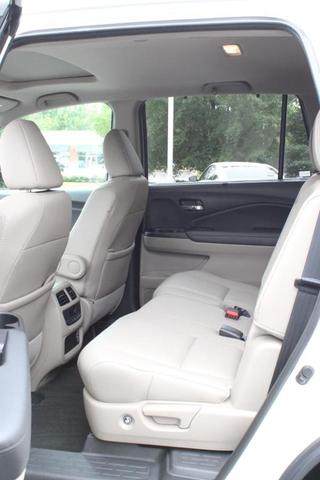 Photo of 2019 White Diamond Pearl Honda Pilot