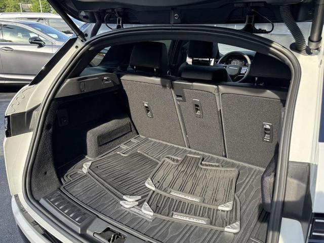 Photo of 2024 Fuji White Land Rover Range Rover Evoque